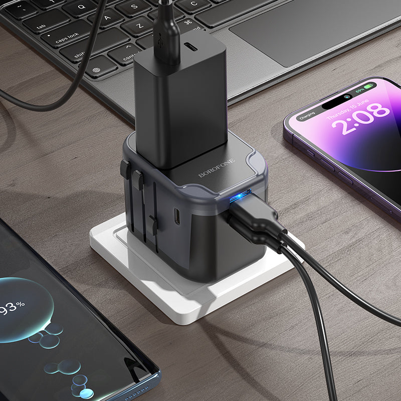 Leader 3-Port Universal Conversion Charger (1 x USB-C, 2 x USB-A) - SKmobile Canada