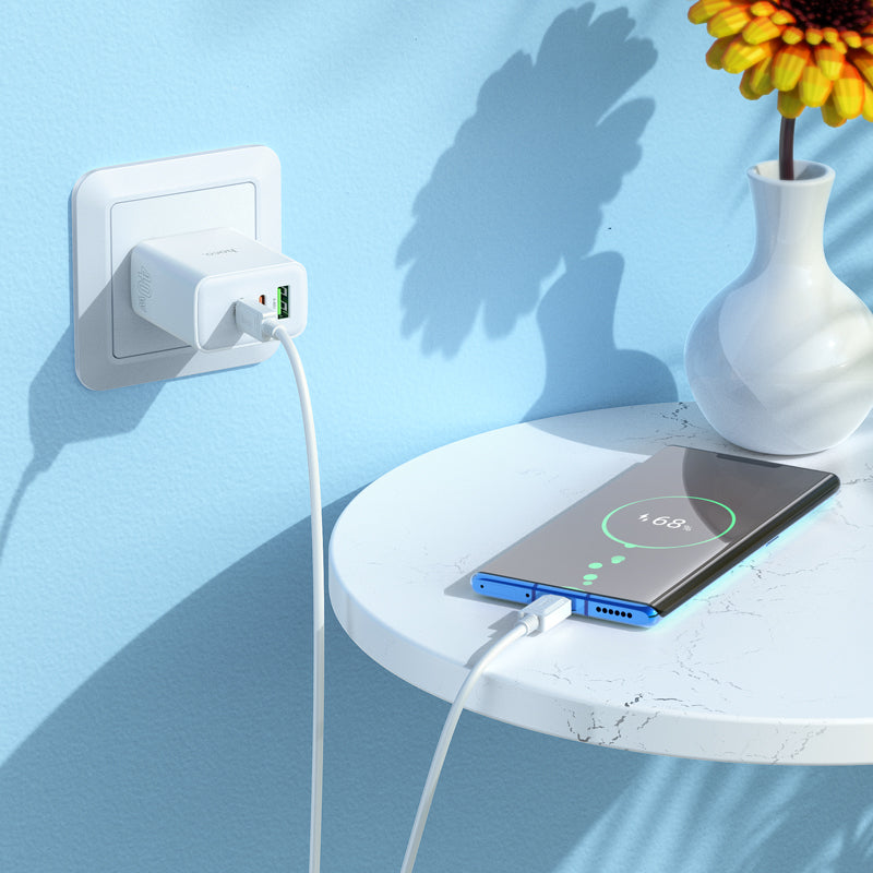 High Power 40W Three Port 2x USB-C / 1x USB-A PD Fast Charger - SKmobile Canada