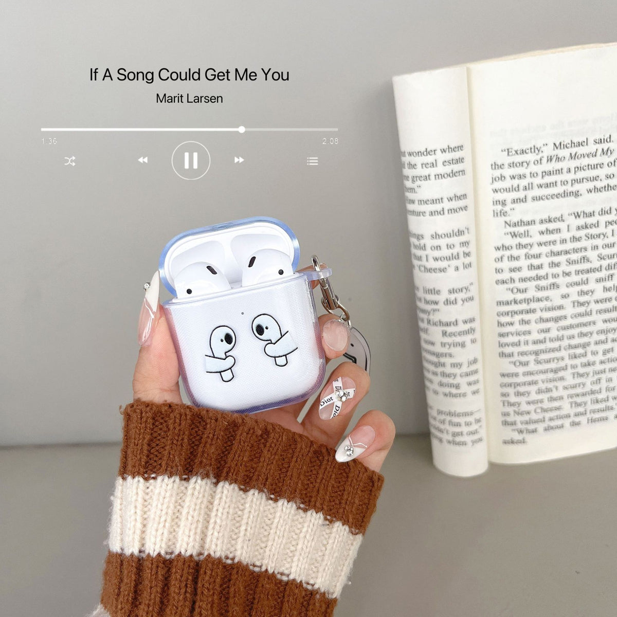 Cartoon Smiley Cuddling AirPods Case