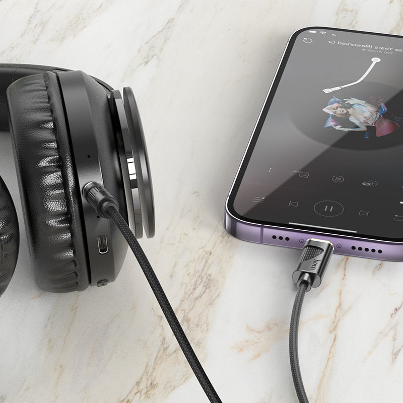 UPA30 Lightning to 3.5mm Audio Cable - SKmobile Canada